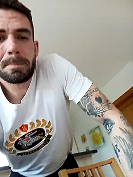 Snapshot of desirtexzle chatting on 02/01/25, 11:32 desirtexzle online show from 02/01/25, 11:32