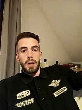 Snapshot of desirtexzle chatting on 03/02/25, 05:25 desirtexzle online show from 03/02/25, 05:25