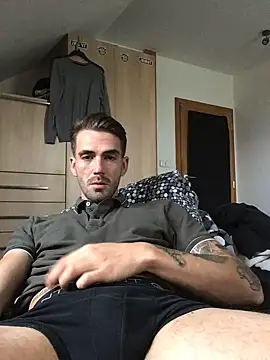 Snapshot of desirtexzle chatting on 09/27/25, 08:19 desirtexzle online show from 09/27/25, 08:19