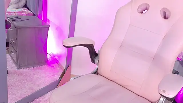 adry moris online show from 03/18/25, 04:26