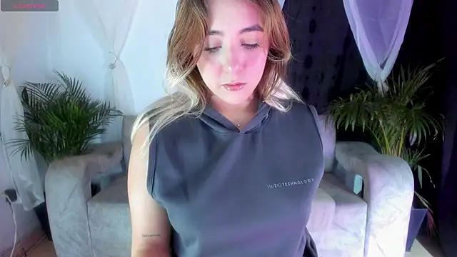 Snapshot of Freydis18 chatting on 10/14/25, 03:51 Freydis18 online show from 10/14/25, 03:51