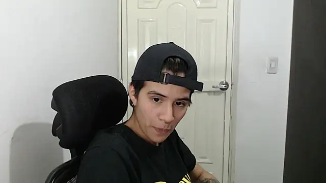 Snapshot of Dha_lia0 chatting on 01/20/25, 04:32 Dha lia0 online show from 01/20/25, 04:32