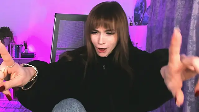 Snapshot of DakotaaJohnnson chatting on 02/21/25, 05:42 DakotaaJohnnson online show from 02/21/25, 05:42