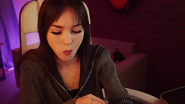 Snapshot of DakotaaJohnnson chatting on 03/21/25, 08:28 DakotaaJohnnson online show from 03/21/25, 08:28