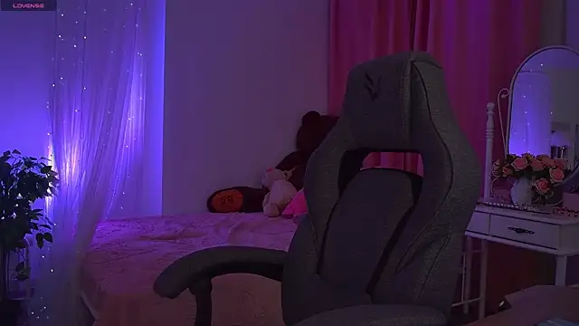 Snapshot of DakotaaJohnnson chatting on 10/27/25, 11:47 DakotaaJohnnson online show from 10/27/25, 11:47