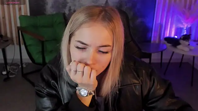 Snapshot of DakotaaJohnnson chatting on 11/06/25, 09:10 DakotaaJohnnson online show from 11/06/25, 09:10