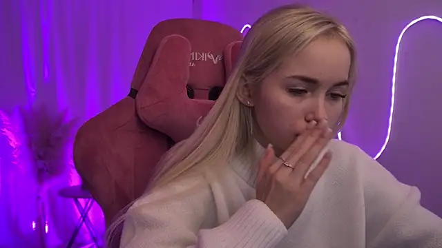 Snapshot of DakotaaJohnnson chatting on 12/15/25, 05:55 DakotaaJohnnson online show from 12/15/25, 05:55