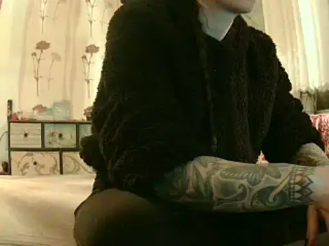 HannahD online show from 01/17/25, 07:05