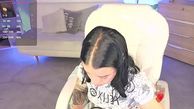 Nicole Foxx  online show from 02/21/26, 08:32