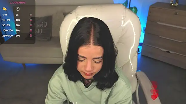 Nicole Foxx  online show from 03/09/26, 08:35