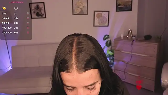 Nicole Foxx  online show from 04/08/26, 05:02