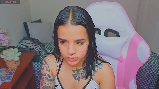 Nicole Foxx  online show from 06/23/26, 06:50