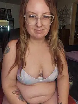 Snapshot of TattedMamaXOXO chatting on 02/20/25, 04:25 TattedMamaXOXO online show from 02/20/25, 04:25