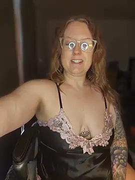 TattedMamaXOXO online show from 04/17/26, 05:27