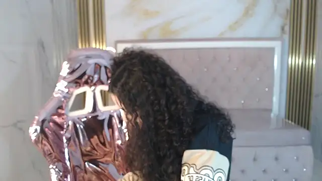 Snapshot of shalon_diaz_s chatting on 03/15/25, 01:18 shalon diaz s online show from 03/15/25, 01:18