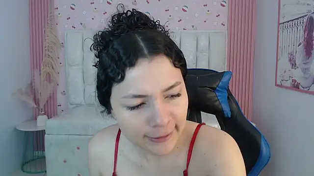 Snapshot of shalon_diaz_s chatting on 10/19/25, 01:01 shalon diaz s online show from 10/19/25, 01:01