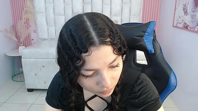 Snapshot of shalon_diaz_s chatting on 10/22/25, 01:33 shalon diaz s online show from 10/22/25, 01:33