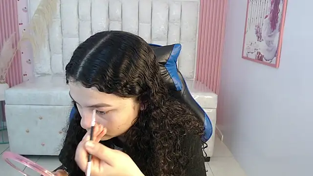 Snapshot of shalon_diaz_s chatting on 11/05/25, 01:22 shalon diaz s online show from 11/05/25, 01:22