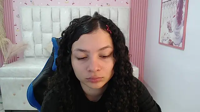 Snapshot of shalon_diaz_s chatting on 11/15/25, 01:18 shalon diaz s online show from 11/15/25, 01:18