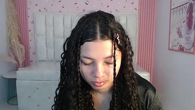 Snapshot of shalon_diaz_s chatting on 12/03/25, 01:09 shalon diaz s online show from 12/03/25, 01:09