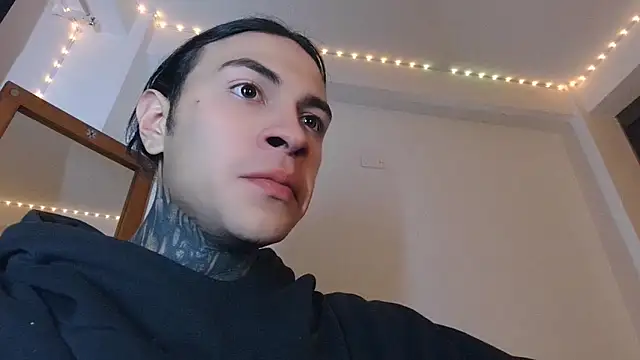 Snapshot of jord4nn__ chatting on 01/22/25, 04:13 jord4nn online show from 01/22/25, 04:13