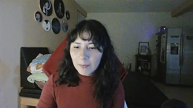 Snapshot of GinnyDelice chatting on 10/17/25, 01:20 GinnyDelice online show from 10/17/25, 01:20