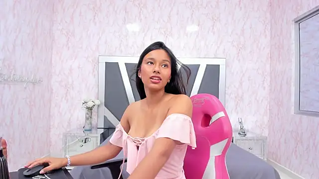 LIA SWAN  online show from 02/28/25, 07:15