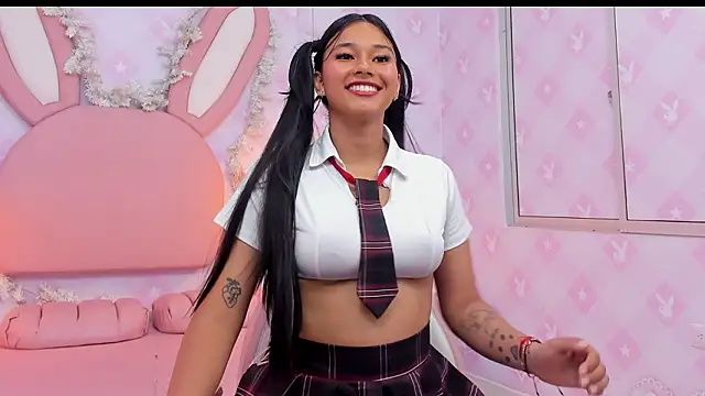 Snapshot of LIA_SWAN_ chatting on 02/01/26, 04:00 LIA SWAN online show from 02/01/26, 04:00