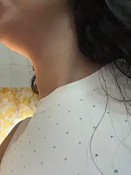 Snapshot of majdolin78 chatting on 10/31/25, 10:27 majdolin78 online show from 10/31/25, 10:27