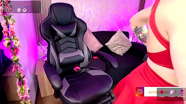 Aurora thomas  1 online show from 09/11/25, 11:38