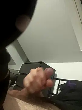 Snapshot of wyattstone chatting on 11/10/25, 02:10 wyattstone online show from 11/10/25, 02:10