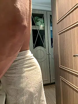 Snapshot of Ohhh_pleasure chatting on 12/18/25, 07:47 Ohhh pleasure online show from 12/18/25, 07:47