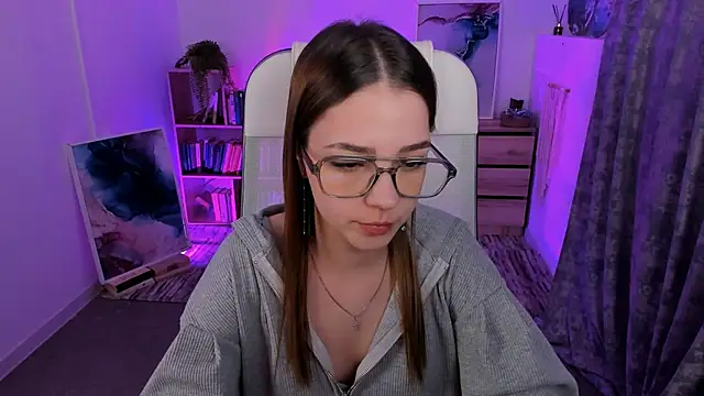 PamBeesly online show from 02/24/25, 02:15