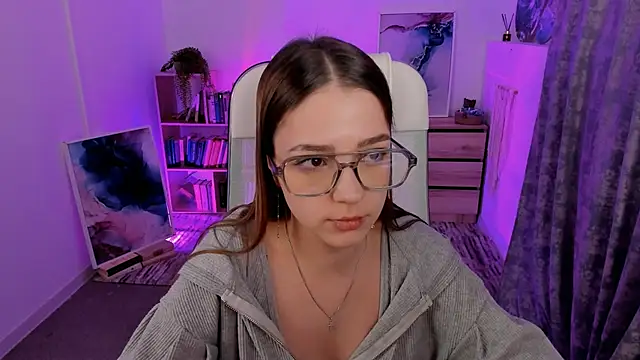 PamBeesly online show from 02/26/25, 08:04