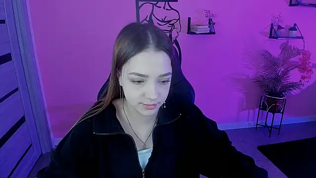 PamBeesly online show from 03/22/25, 08:29