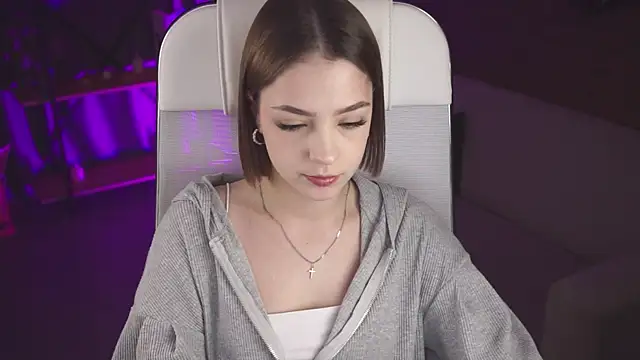 PamBeesly online show from 09/19/25, 08:38