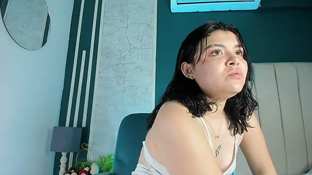 Snapshot of Zoe_Cheshire chatting on 02/25/25, 03:42 Zoe Cheshire online show from 02/25/25, 03:42