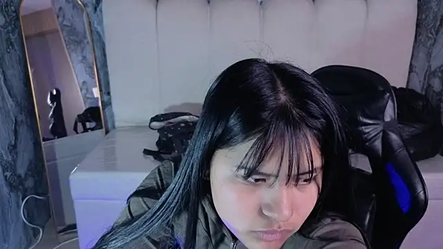 Snapshot of Paulette_v chatting on 07/09/26, 01:04 Paulette v online show from 07/09/26, 01:04