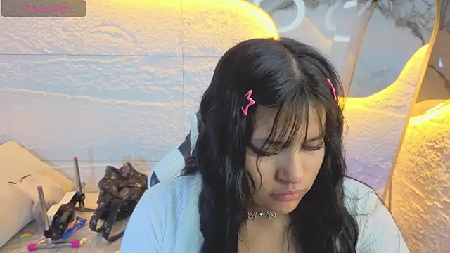Snapshot of Paulette_v chatting on 07/18/26, 01:04 Paulette v online show from 07/18/26, 01:04