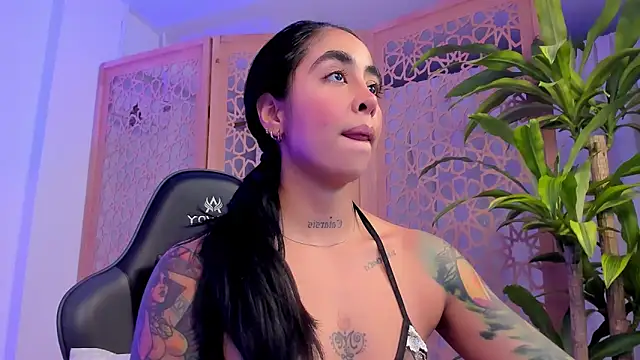 sophierooy22 online show from 01/08/25, 04:11