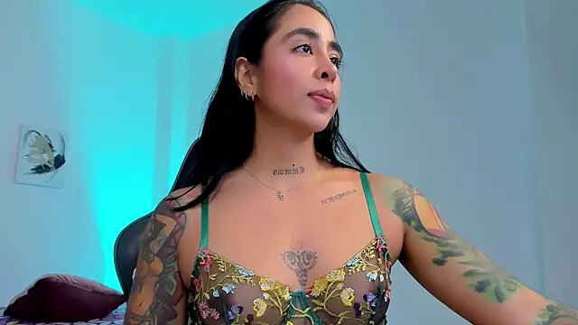 sophierooy22 online show from 10/06/25, 12:30