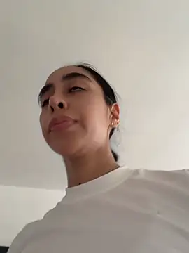 sophierooy22 online show from 07/06/26, 08:44