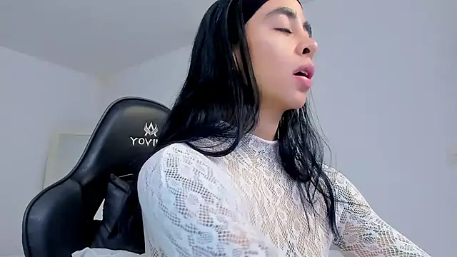 sophierooy22 online show from 07/13/26, 11:07