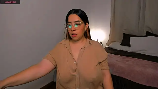 brithany olson25 online show from 09/28/25, 12:21