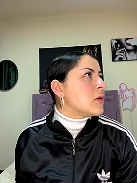 Emmie Hot online show from 10/17/25, 01:03