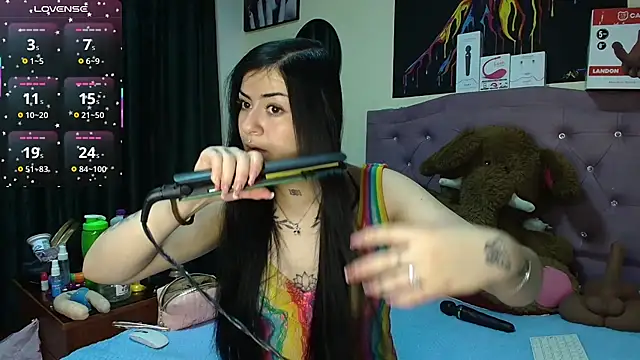 Snapshot of Emmie_Hot chatting on 07/03/26, 12:00 Emmie Hot online show from 07/03/26, 12:00