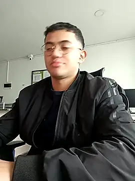 Thonny-becker online show from 02/08/25, 12:17