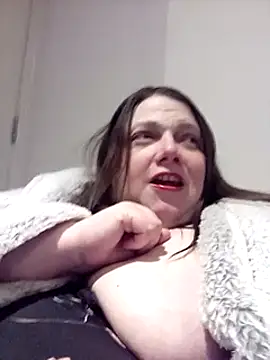 Snapshot of HotHornyEmmaX chatting on 03/18/25, 09:43 HotHornyEmmaX online show from 03/18/25, 09:43