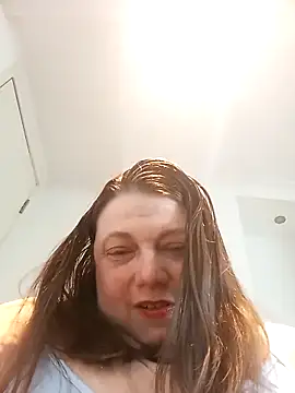 Snapshot of HotHornyEmmaX chatting on 04/09/26, 05:29 HotHornyEmmaX online show from 04/09/26, 05:29