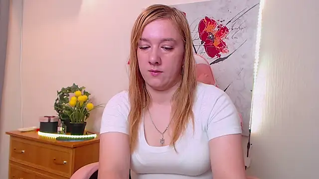 Snapshot of MarthaSimons chatting on 06/15/26, 04:04 MarthaSimons online show from 06/15/26, 04:04